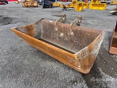 72 in Q/C Cleanup Excavator Bucket - Fits Link-Belt 210