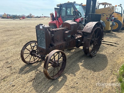 2WD アンティーク トラック トラクター (Inoperable)