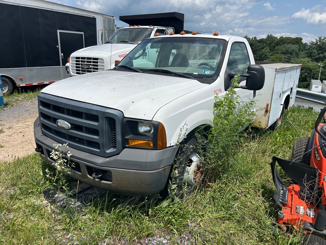 2007 Ford F-350 XL 4x2 Utility Truck (Inoperable)
