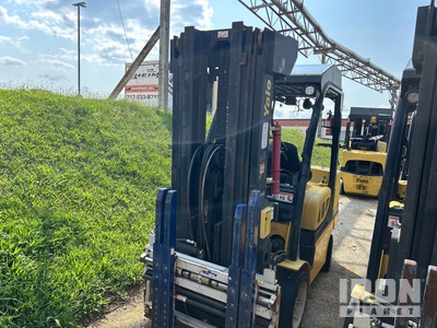 2015 Yale GC080VXNGSQ094 4950 lb Forklift (Inoperable)