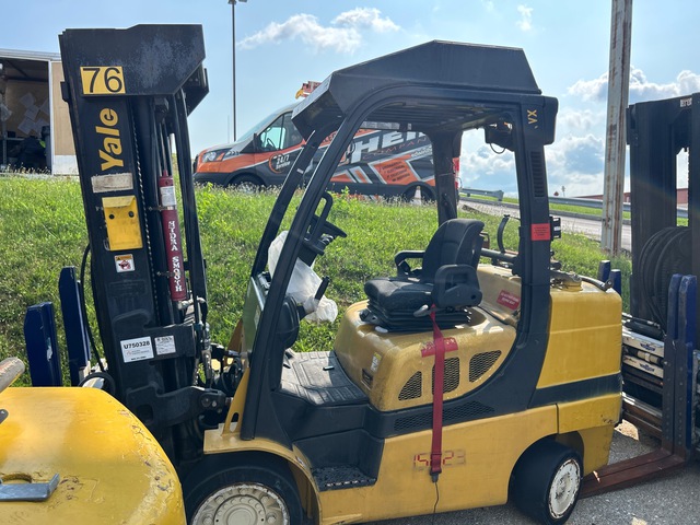 2015 Yale GC080VXNGSQ263 4950 lb Cushion Tire Forklift (Inoperable)