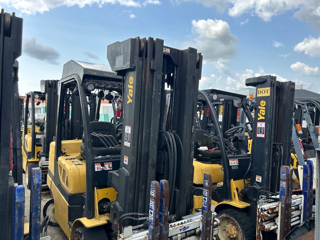 2015 Yale GC080VXNGSQ094 4850 lb Cushion Tire Forklift (Inoperable)
