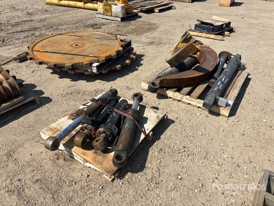 Quantity of (3) Pallets of Tigercat 870 Parts その他 - 機械部品