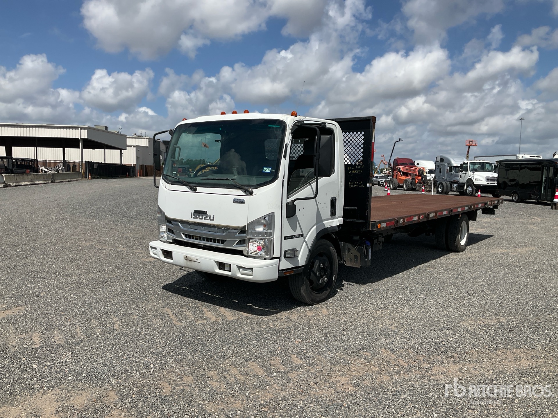 2016 Isuzu NRR 4x2 Flatbed Truck