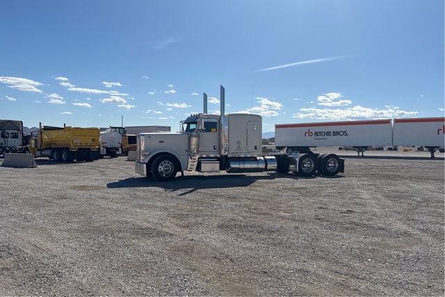 2024 Peterbilt 389 6x4 Heavy Haul T/A Sleeper Truck Tractor