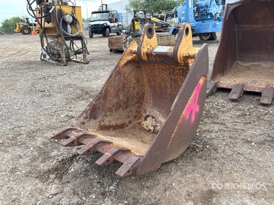 24 in Digging Excavator Bucket
