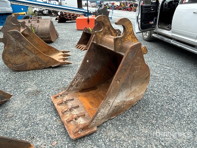 34 in Digging Excavator Bucket