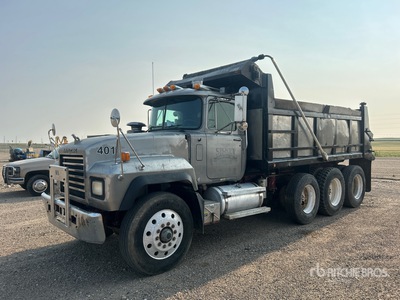 2001 Mack RD688 Camion à benne basculante Tridem
