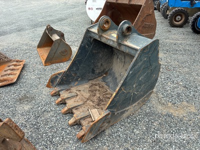 45 in Digging Excavator Bucket