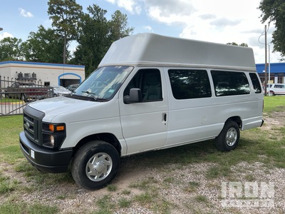 2010 Ford E250 10 乗客用バン