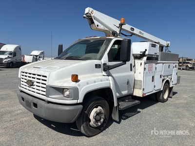 Altec A-A28D 29.5 ft on 2005 Chevrolet 4500 4x2 高所作業車