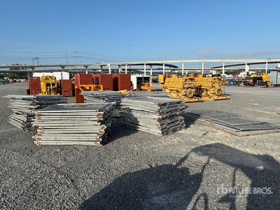 Quantity of 5 ft 10 in x 4 ft 4 in Fencing