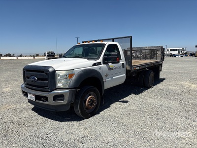 2016 Ford F-550 4x4 Camion à Plateau