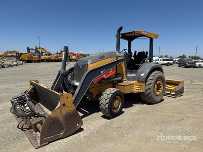 2018 John Deere 210L 4x4 Chargeuse paysagisme