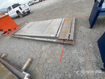 Quantity of Pallets of 2025 Kit Containers 73 in x 161 in (516 in Thick) 鋼 (Unused)