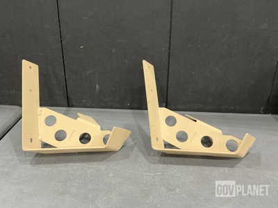(20) Navistar Defense 3689864C1 Vehicular Components Brackets
