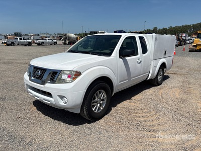 2015 Nissan Frontier 4x2 Extended Cab Utility Truck
