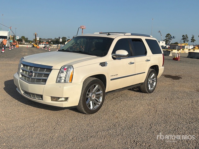 2013 Cadillac Escalade Platinum 2WD SUV