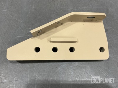 (40) Navistar Defense 3998532C5 Vehicular Components Brackets
