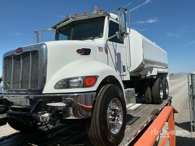 2014 Peterbilt 348 4000 gal 6x4 Water Truck