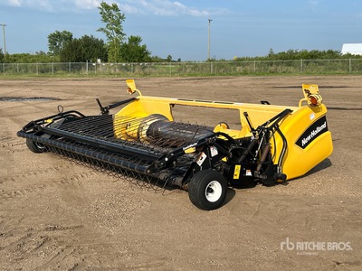 2004 New Holland 76C 14 ft Combine Pickup Header