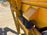 Feeder with Deck Frames / Wear Bars