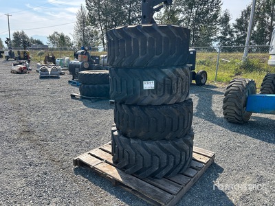 Quantity of (4) Outrigger 355/55D625 Opony