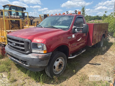 2002 Ford F-550 XL 4x2 Utility Truck (Inoperable)