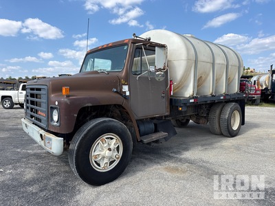 1987 International 2550 gal 4x2 12' Flatbed Water Truck