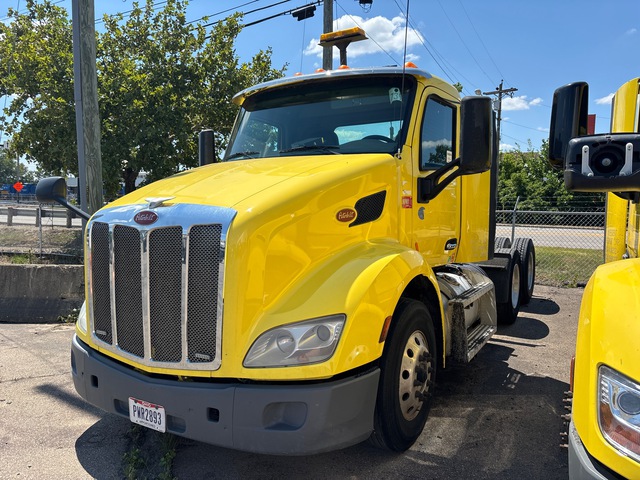 2018 Peterbilt 579 6x4 T/A Day Cab Truck Tractor 2018 Peterbilt 579 6x4 T/A Day Cab Truck Tractor