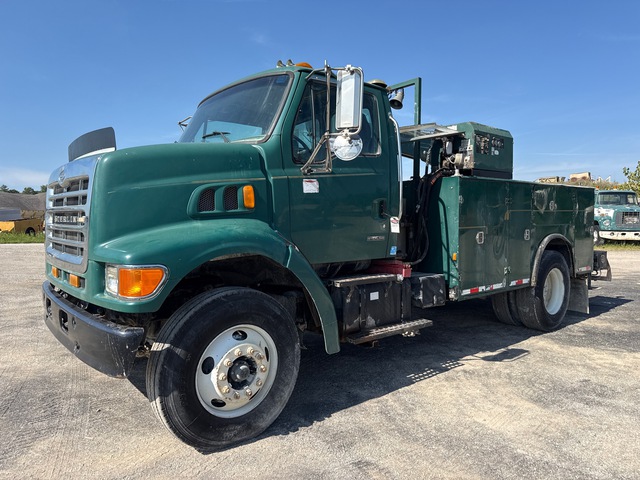2002 Sterling L9500 4x2 Service Truck 2002 Sterling L9500 4x2 Service Truck