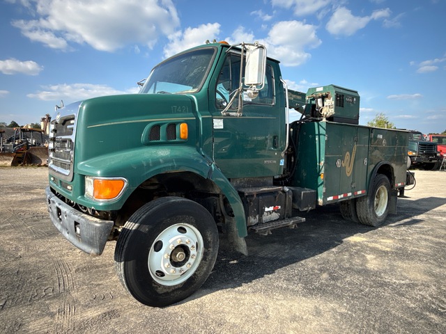 2002 Sterling L9500 4x2 Service Truck 2002 Sterling L9500 4x2 Service Truck