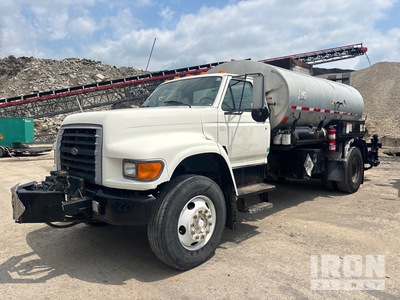 1998 Etnyre Black-Topper Series 2000 2000 gal on 1998 Ford F800 4x2 شاحنة توزيع أسفلت