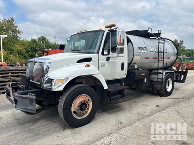2005 Rosco Maximizer 2 1900 gal on 2006 International 7300 4x2 شاحنة توزيع أسفلت