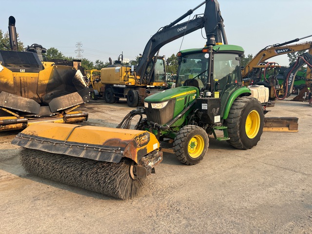 2021 John Deere 4052R 4WD Broom Tractor