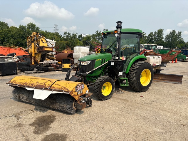 2018 John Deere 4052R 4WD Broom Tractor