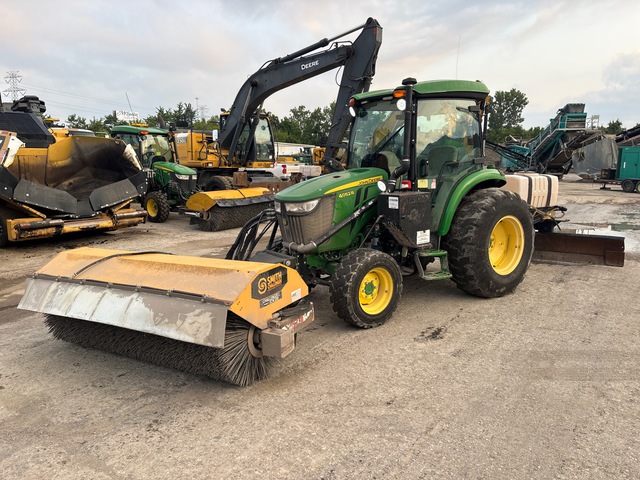 2017 John Deere 4052R 4WD Broom Tractor