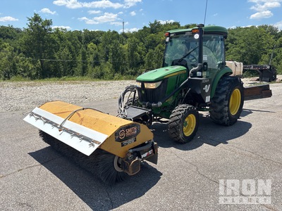 2017 John Deere 4052R 4WD tractor utilitario