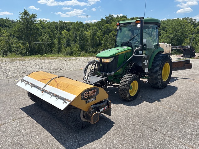 2017 John Deere 4052R 4WD Broom Tractor