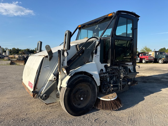 2018 Elgin Pelican Sweeper Truck 2018 Elgin Pelican Sweeper Truck