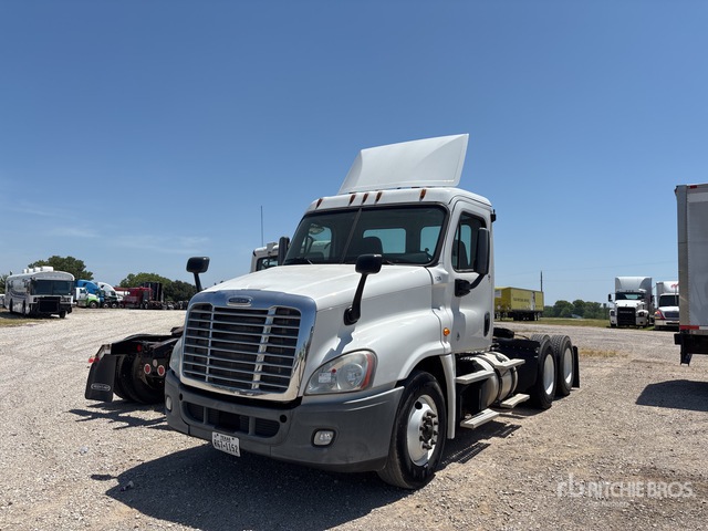 2016 Freightliner Cascadia 125 6x4 T/A Day Cab Truck Tractor