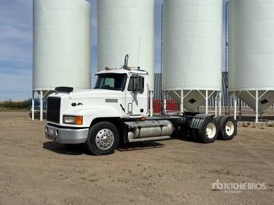 1995 Mack CL613 6x4 Ciągnik siodłowy T/A z kabiną dzienną