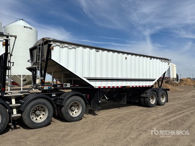 2016 Doepker 30 ft T/A Super B-Train Pup Grain Trailer