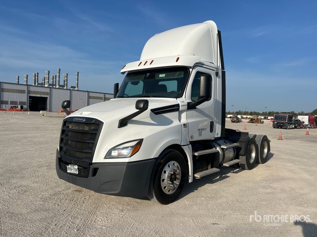 2019 Freightliner Cascadia 126 6x4 T/A Day Cab Truck Tractor