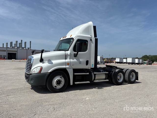 2015 Freightliner Cascadia 125 6x4 T/A Day Cab Truck Tractor