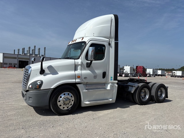 2016 Freightliner Cascadia 125 6x4 T/A Day Cab Truck Tractor