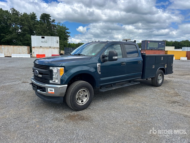 2017 Ford F-350 XL 4x4 Crew Cab Utility Truck