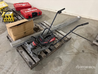 2022 Milwaukee MXF381-2CP Vibratory Concrete Screed