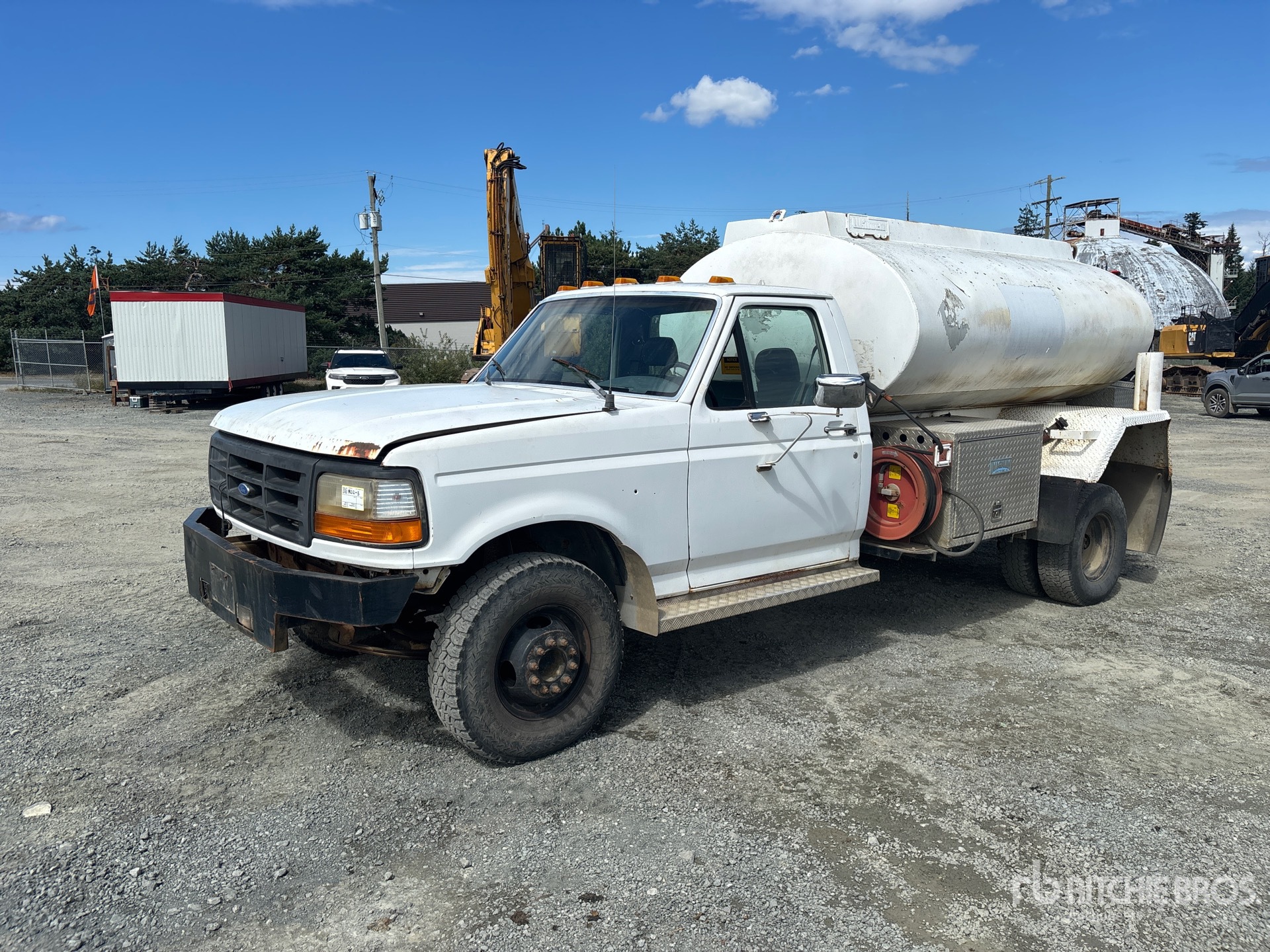 1993 Ford F-450 2000 L 4x2 Water Truck