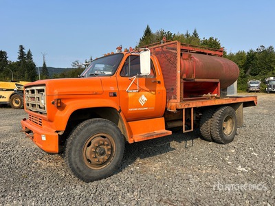 1984 GMC 7000 1200 gal 4x2 Water Truck
